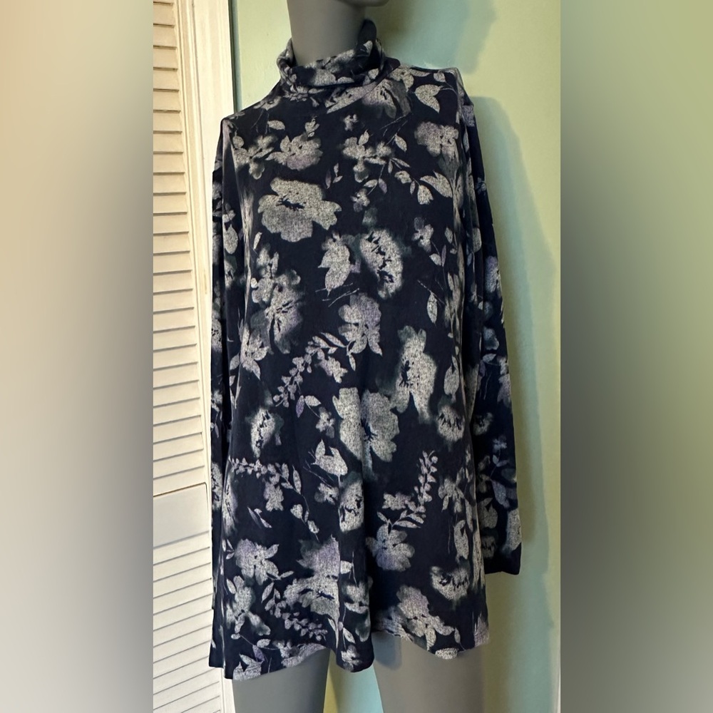 Simply Vera Wang Women’s Top Turtleneck Floral Flowy Soft Blue Gray Size L